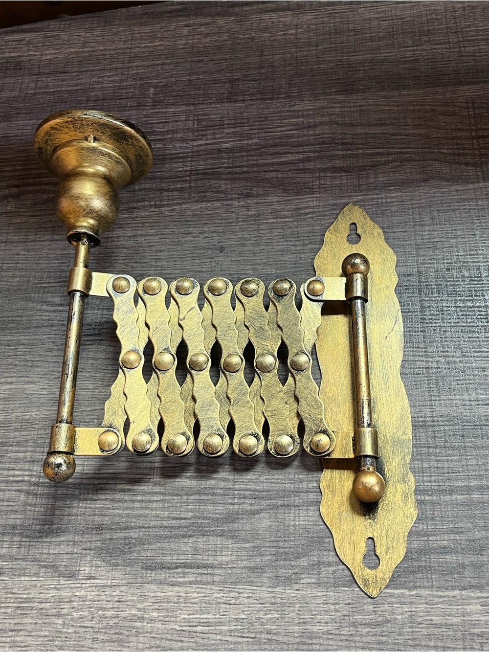 Antique-Style Gold Brushed Expandable Rotating Wall Sconce. Read description